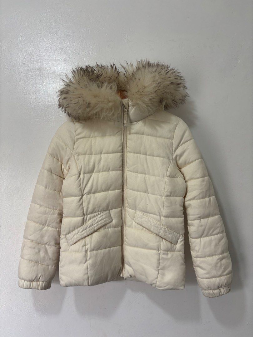 Spao White Puffer Jacket Women Small (Category: Coats, Jackets and Outerwear) located in Balanga. Submitted by winterlab_ph (Listing ID 1464457907, Image 1). Description: Code: C053 Width: 19 Length: 24 Shoulders: 15 Sleeves: 23.5 : light color stain (washable) : needs wash.