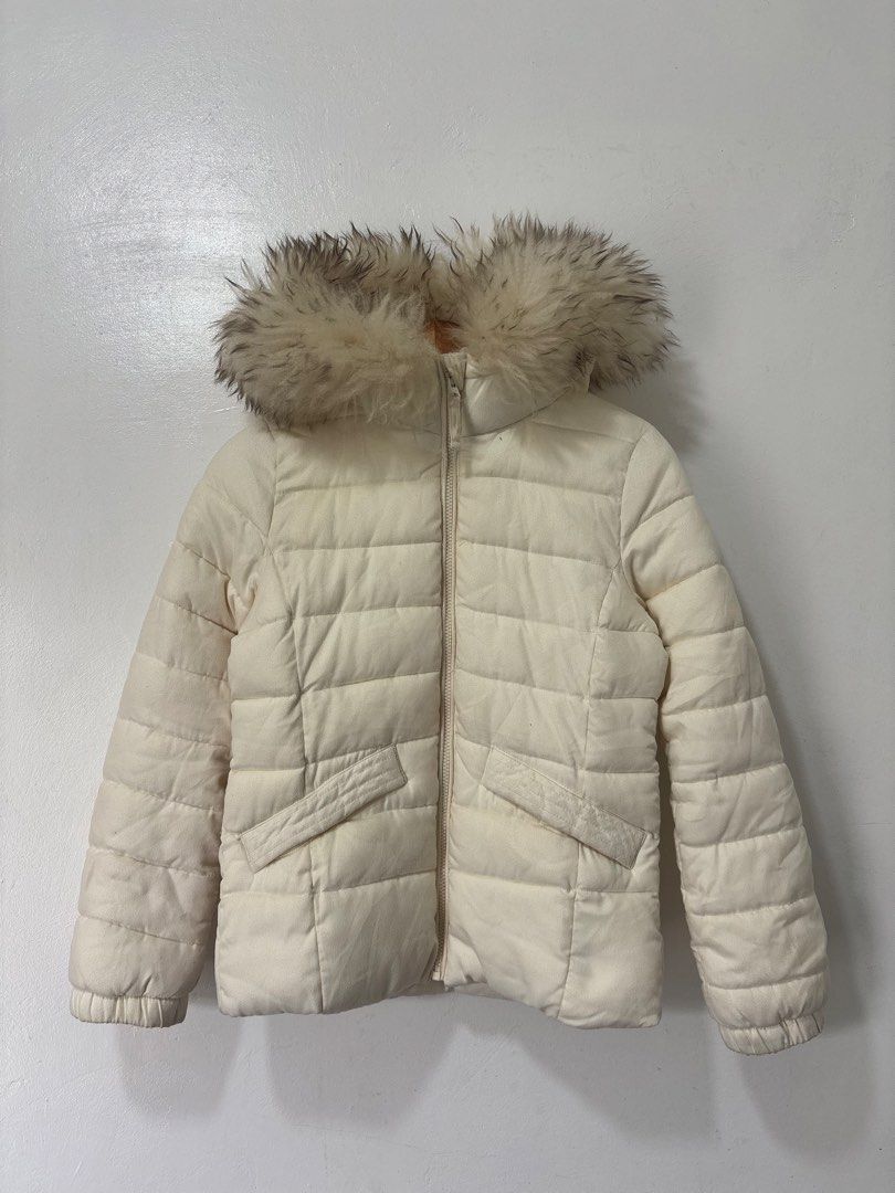 Spao White Puffer Jacket Women Small (Category: Coats, Jackets and Outerwear) located in Balanga. Submitted by winterlab_ph (Listing ID 1464457907, Image 3). Description: Code: C053 Width: 19 Length: 24 Shoulders: 15 Sleeves: 23.5 : light color stain (washable) : needs wash.