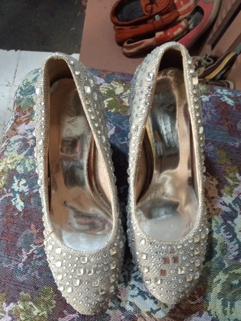 Sparkly Silver Embellished Heels (Category: Heels) located in Pasig City. Submitted by zakquinnjax44 (Listing ID 1464567825, Image 1). Description: - Stunning silver heels adorned with dazzling rhinestones. - Classic and elegant pump silhouette. - Size 37. - Perfect for adding glamour to parties and special occasions..