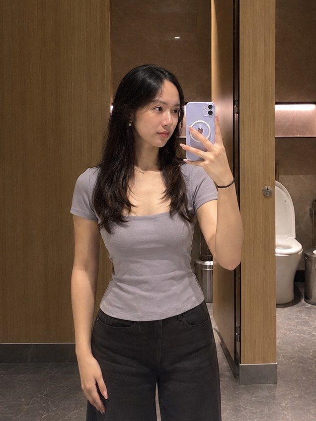 Square Neck Ribbed Top (Category: Sleeveless) located in Cavite. Submitted by helloize (Listing ID 1464411561, Image 1). Description: - Cute square neck cropped top - Short sleeves - Stretchy material for comfort - Versatile for casual or dressed-up outfits - Easily pairs with jeans or skirts Never used since too fit for me. .