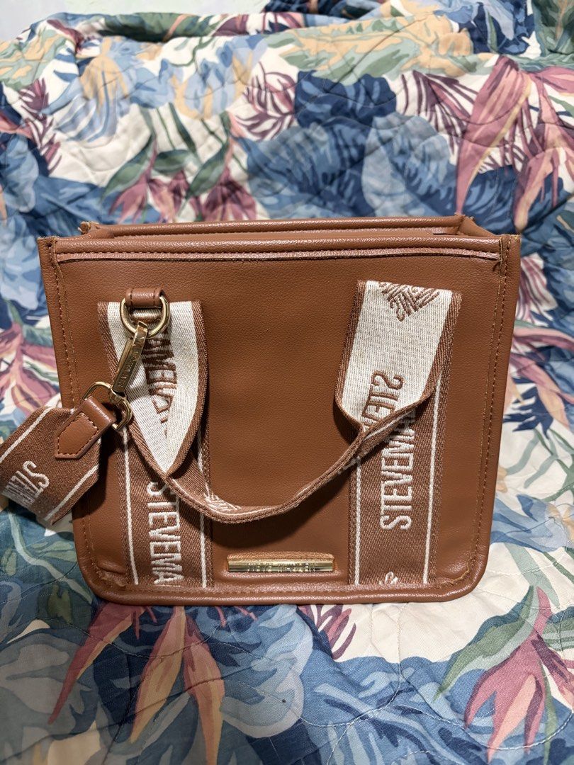 Steve Madden Sling Bag (Category: Shoulder Bags) located in Cainta. Submitted by crissajhasmine (Listing ID 1464548360, Image 1). Description: NEGOTIABLE PRICE.