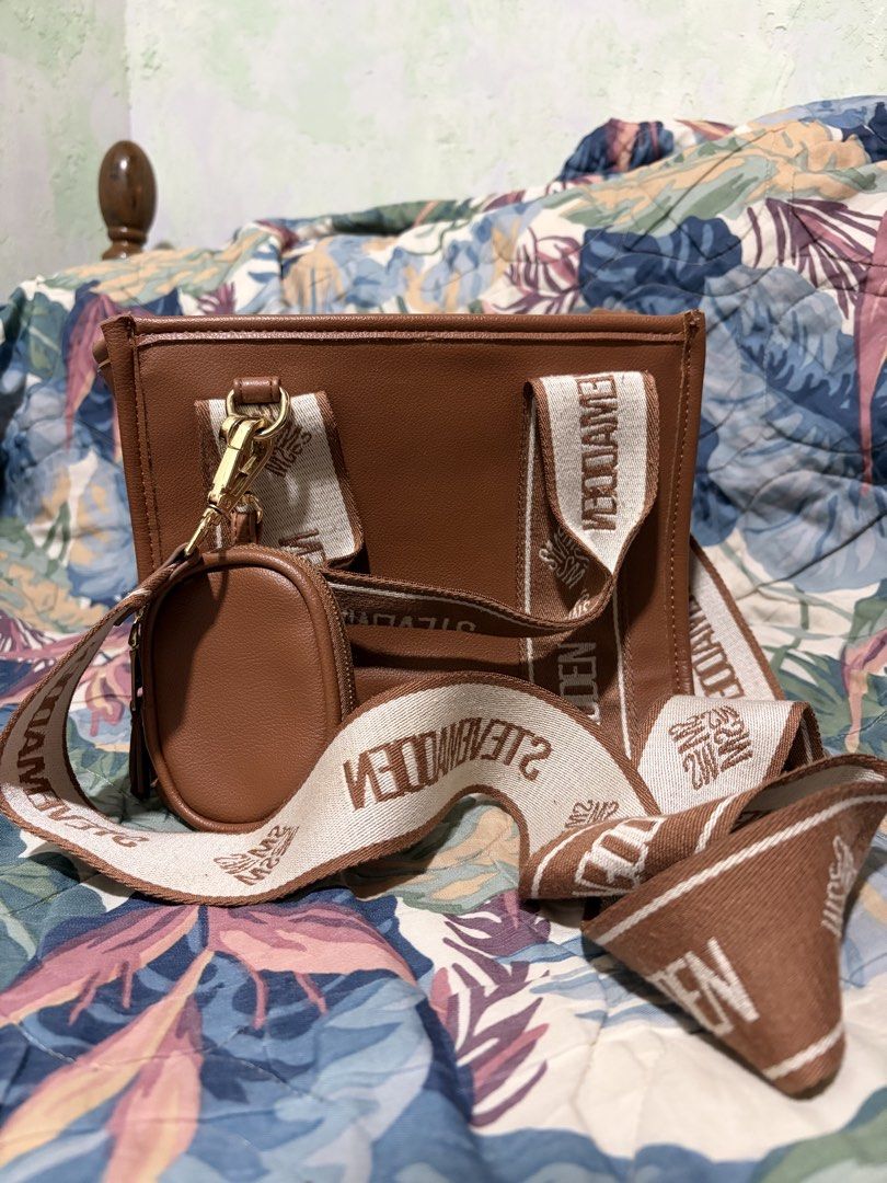 Steve Madden Sling Bag (Category: Shoulder Bags) located in Cainta. Submitted by crissajhasmine (Listing ID 1464548360, Image 3). Description: NEGOTIABLE PRICE.