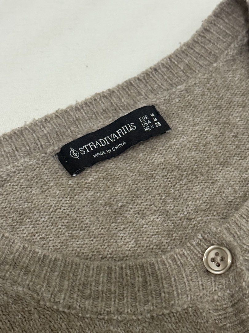 Stradivarius Beige Knit Button-Up Cardigan (Category: Coats, Jackets and Outerwear) located in Mandaluyong City. Submitted by trovebya (Listing ID 1464473727, Image 3). Description: - Beige knit cardigan from Stradivarius - Size M (EUR) - Long sleeves - Button-up front - Crew neck style - Ideal for layering - Made in China.
