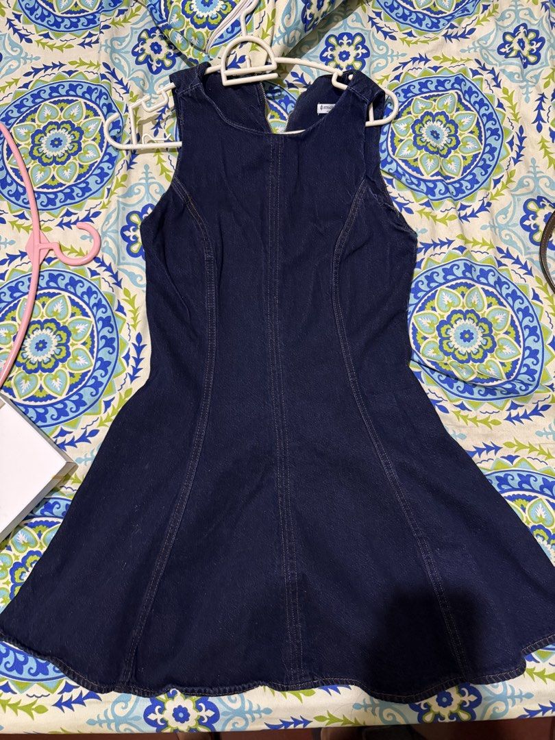Stradivarius Mini Denim Dress (Category: Dresses) located in Borongan. Submitted by loupreloveddd (Listing ID 1464361458, Image 2). Description: - very thick denim quality - used twice only - size L on tag, but runs a bit small since it isnt stretch - can fit 27-29 inches waistline - not too short for a 5’2 like me .