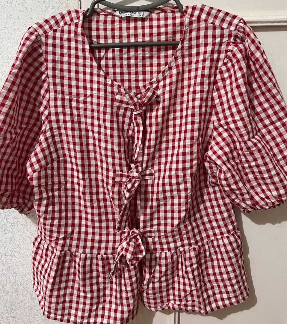 Stradivarius Red Front Tie Blouse (Category: Blouses) located in Cavite. Submitted by classicsale (Listing ID 1464414736, Image 2). Description: Stradivarius Red Front Tie Blouse Price: Php 299 plus shipping fee Size: Small Payment: Gcash / Maya Shipping: LBC / Grab Express / J&T (dm for more options or details) DM FOR MORE INFO.