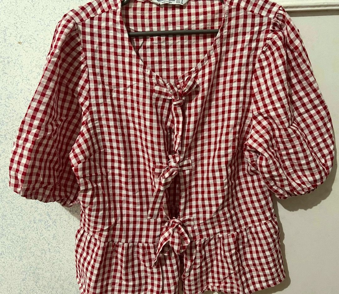 Stradivarius Red Front Tie Blouse (Category: Blouses) located in Cavite. Submitted by classicsale (Listing ID 1464414736, Image 1). Description: Stradivarius Red Front Tie Blouse Price: Php 299 plus shipping fee Size: Small Payment: Gcash / Maya Shipping: LBC / Grab Express / J&T (dm for more options or details) DM FOR MORE INFO.