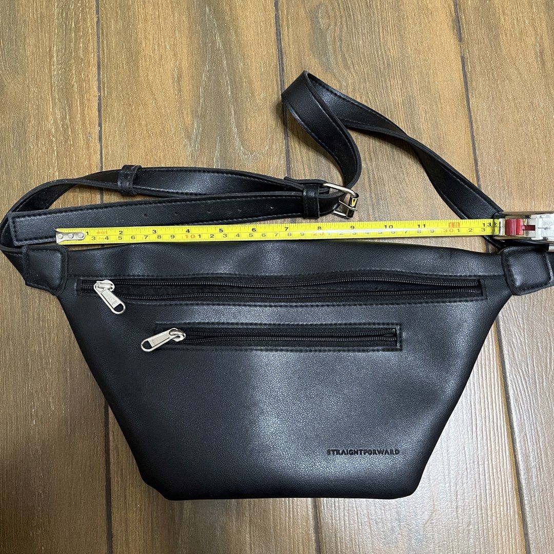 Straightforward Black Cross Body Bag (Category: Cross-body Bags) located in Quezon City. Submitted by julia_ppp (Listing ID 1464470097, Image 1). Description: no issues! just decluttering.