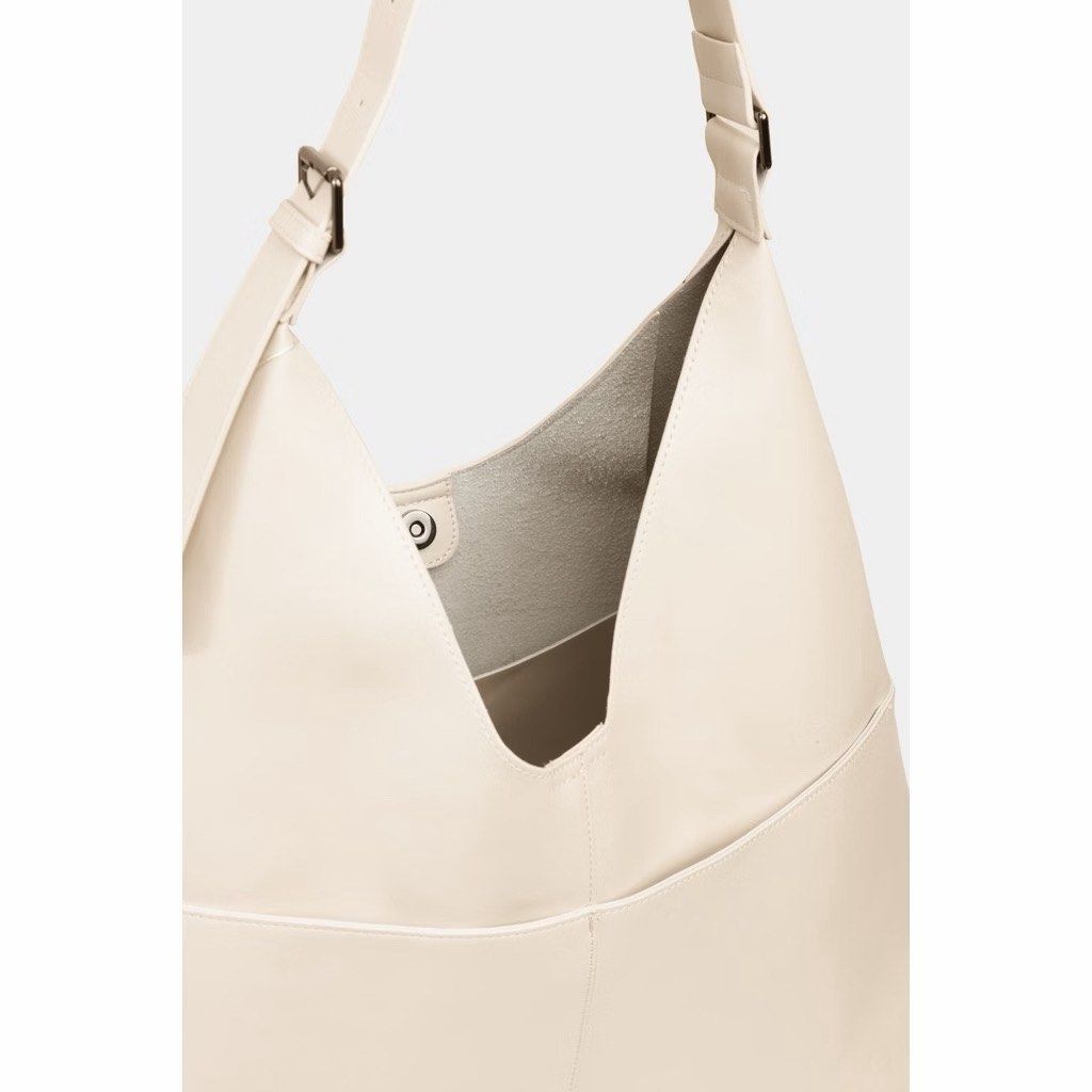 Straightforward Harlow Leather Bag (Category: Shoulder Bags) located in Ozamiz City. Submitted by raeuma (Listing ID 1464396075, Image 3). Description: Straightforward Harlow bag in dark brown leather 👜 Fits your everyday work essentials like a 16” laptop, a tablet, notebook, books, and folders up to 18”, pouches, wallet, phone, keys, alcohol spray, umbrella, and tumblers up to 18” tall. Note: This is a pre-loved bag that has been well cared for
