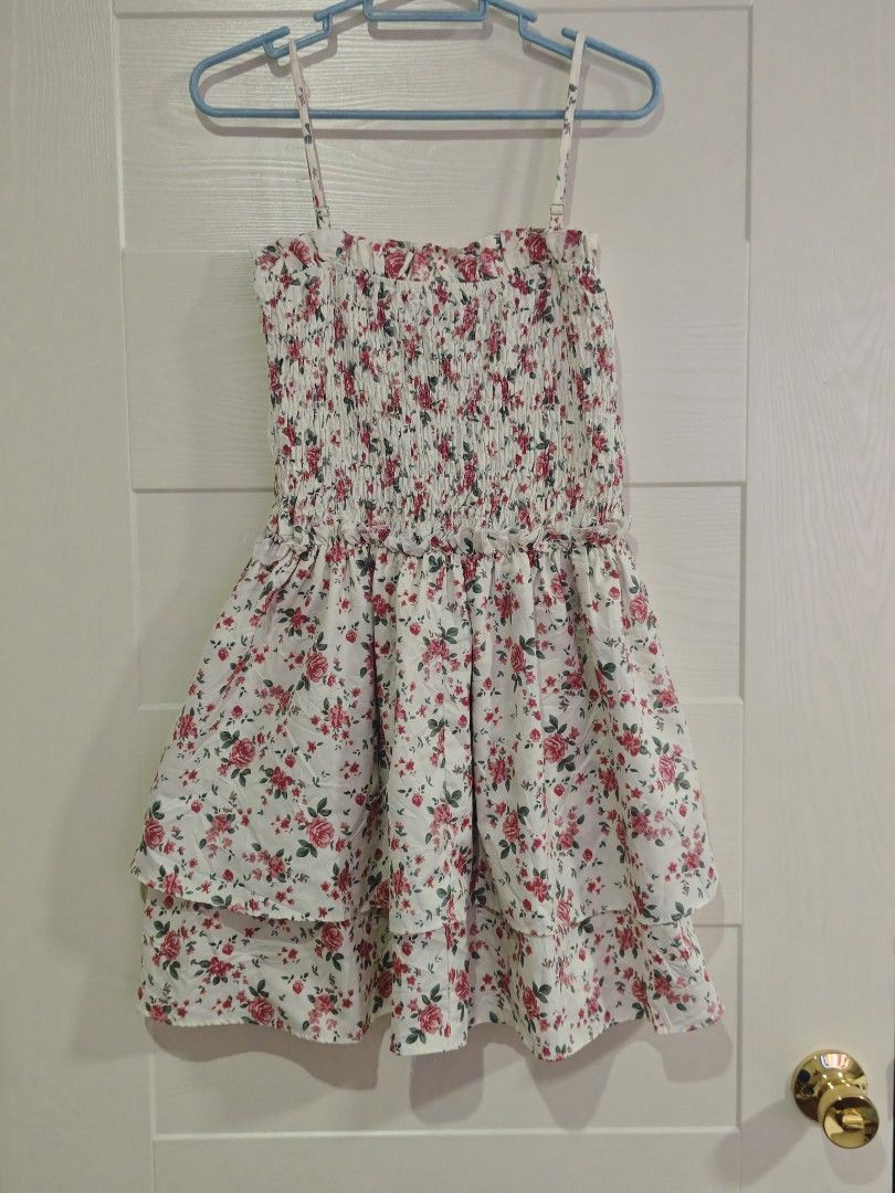 Strappy Mini Floral Dress (Category: Dresses) located in Santa Rosa. Submitted by sassycollection. (Listing ID 1464448523, Image 1). Description: Decluttering 26-28 waist No issues, decluttering only.