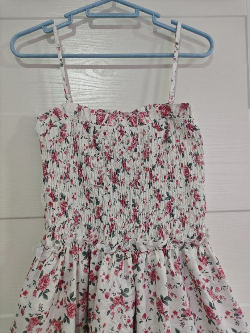 Strappy Mini Floral Dress (Category: Dresses) located in Santa Rosa. Submitted by sassycollection. (Listing ID 1464448523, Image 3). Description: Decluttering 26-28 waist No issues, decluttering only.