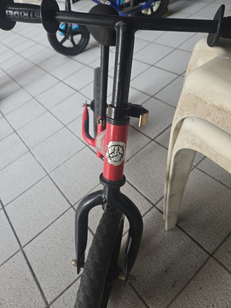 Strider Balance Bike (Category: Bicycles) located in Pasig City. Submitted by izzy0202 (Listing ID 1464429028, Image 3). Description: - Strider balance bike in vibrant red - Ultralight model for easy handling - Ideal for toddlers developing balance skills - Minor cosmetic scuffs on the frame from normal use - Ready for its next adventure with a new rider!.