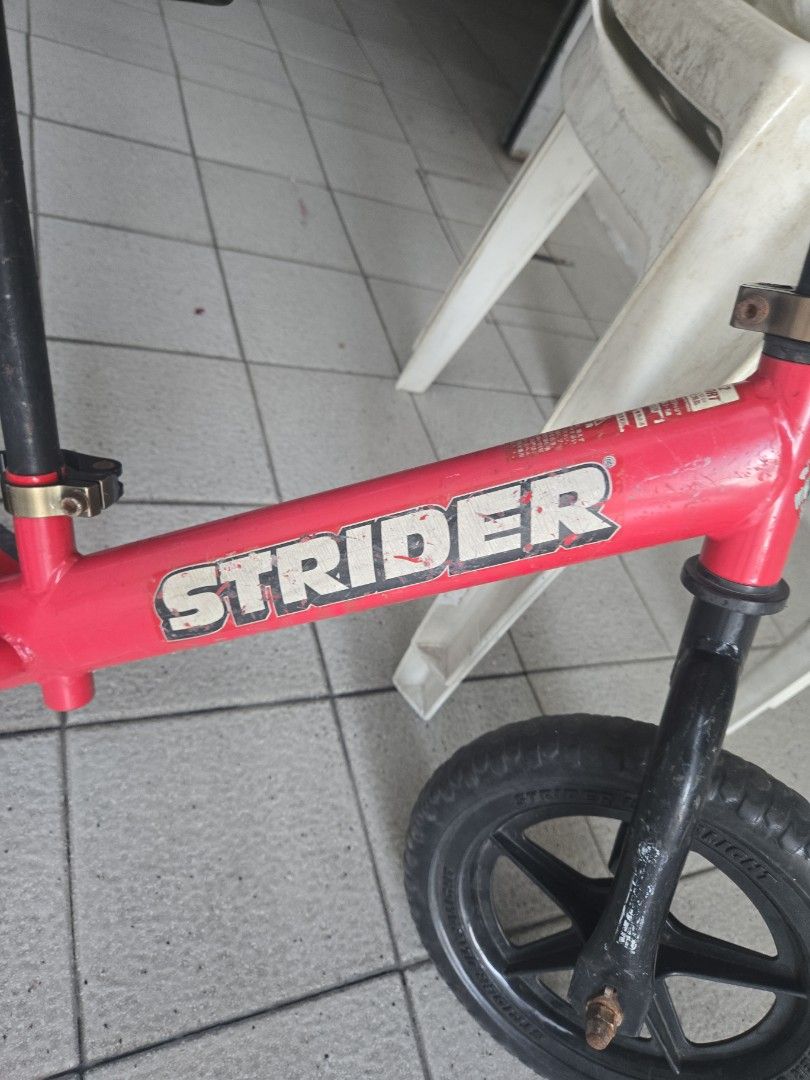 Strider Balance Bike (Category: Bicycles) located in Pasig City. Submitted by izzy0202 (Listing ID 1464429028, Image 2). Description: - Strider balance bike in vibrant red - Ultralight model for easy handling - Ideal for toddlers developing balance skills - Minor cosmetic scuffs on the frame from normal use - Ready for its next adventure with a new rider!.