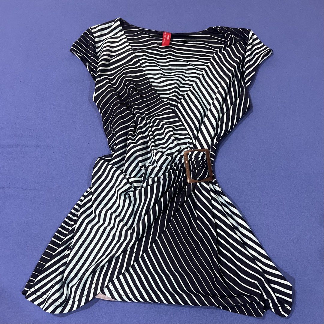 striped top with buckle (Category: Blouses) located in Quezon City. Submitted by buymyclothessss (Listing ID 1464460790, Image 1). Description: - veryyyy pretty top 🪩 - black and blue stripes - rfs : declutterring MOP - gcash MOD - lalamove - ggx.