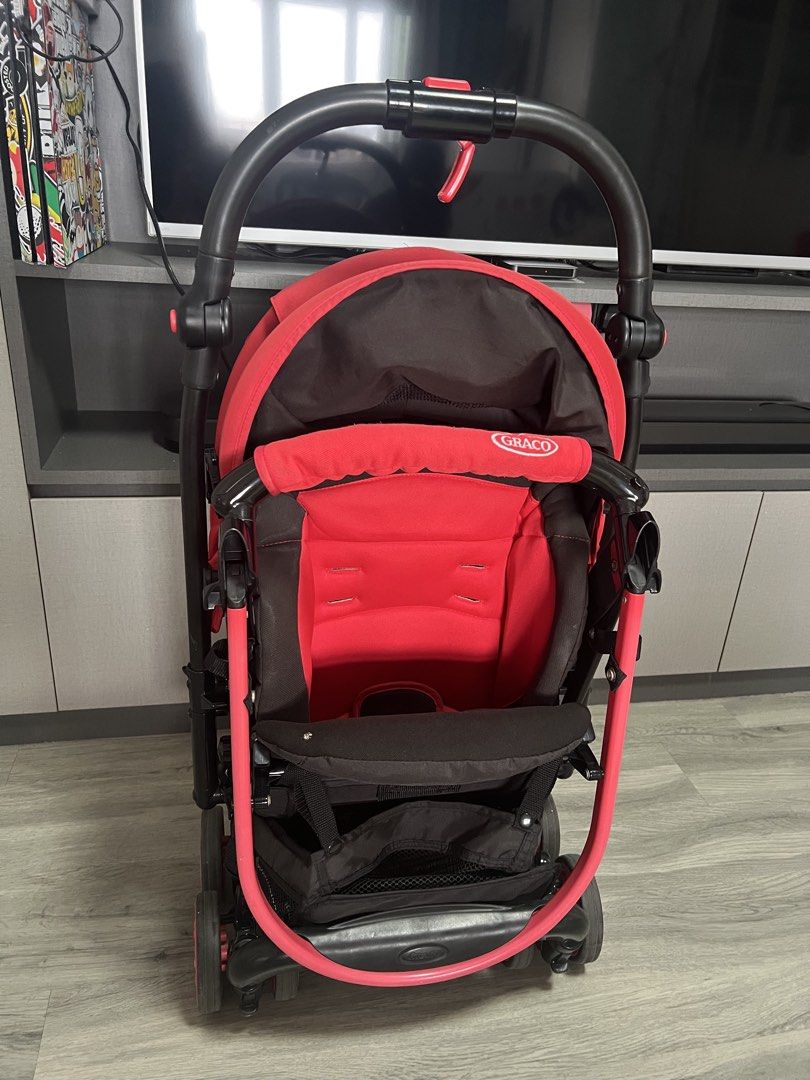 Stroller (Category: Strollers) located in Singapore. Submitted by emilytutu (Listing ID 1464357828, Image 4). Description: Graco stroller.