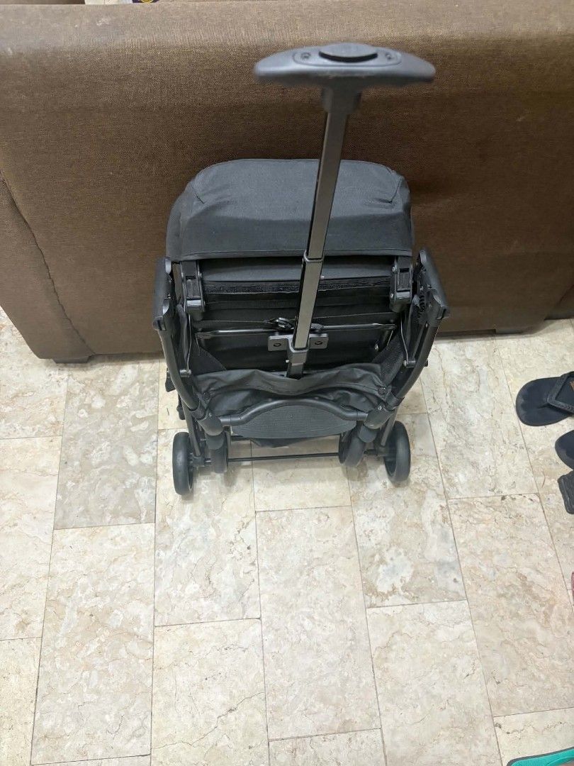 Stroller (Category: Strollers) located in Manila. Submitted by christinet12769 (Listing ID 1464369031, Image 3). Description: Good for travel because of the handle like in luggage. Well-maintained perfect for babies and toddlers..