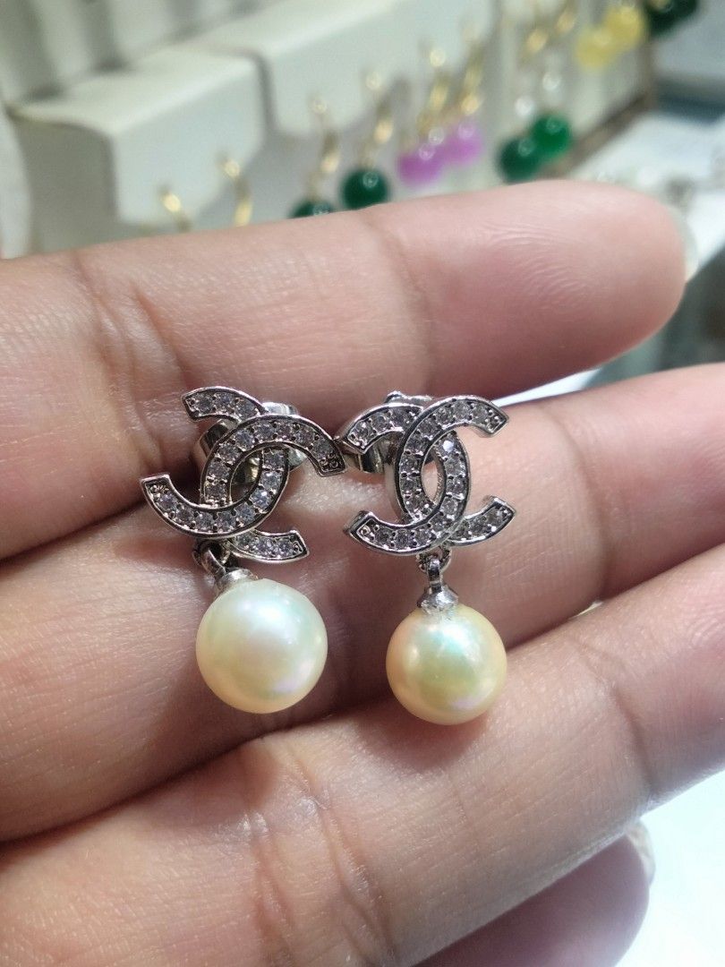 Stud and dangling earrings akoya pearl round (Category: Necklaces) located in San Juan City. Submitted by leizeladolfo (Listing ID 1464366678, Image 2). Description: .