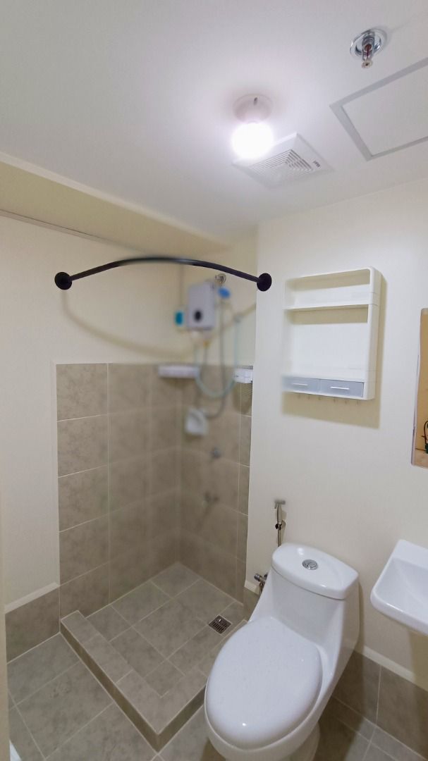 Condo for rent 1 Bedroom (Category: Apartments & Condos) located in Quezon City. Submitted by safephoenix.39b786 (Listing ID 1464379882, Image 3). Description: FOR RENT | AMAIA SKIES SHAW BLVD ***Direct to Tenants*** ₱20K/month | 1+1 | Assoc. dues included NEW UNIT | 39th Floor | 30 sqm | 1 Bedroom | No Balcony | Furnished | Ready to Move In Free use of Pool, Gym & Jogging Track 📍 Prime Location• ~5 mins drive to ✅SM Megamall restaurants ✅MRT ✅R