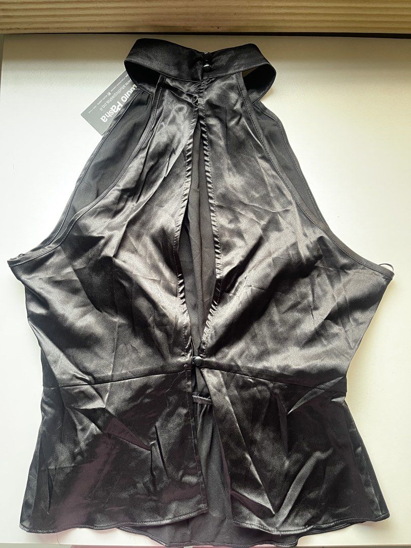Studio Pasha Halter Peplum Top (Category: Sleeveless) located in Manila. Submitted by fionaret (Listing ID 1464358524, Image 2). Description: S-M.