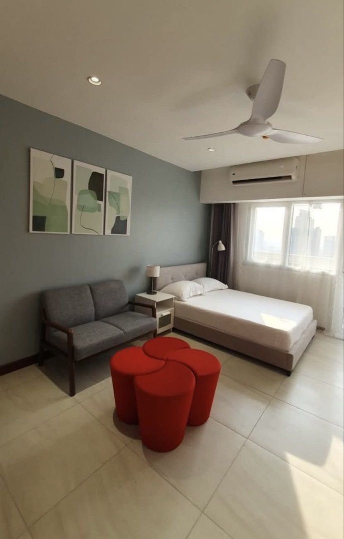 STUDIO ROYALTON CAPITOL COMMONS (Category: Apartments & Condos) located in Pasig City. Submitted by brokerchielet (Listing ID 1464568951, Image 1). Description: 🏙️ FOR LEASE | FURNISHED STUDIO UNIT + PARKING Royalton at Capitol Commons | Pasig City 📍 Location: Camino Verde Road, Capitol Commons, Brgy. Oranbo, Pasig City 🏢 Developer: Ortigas Land ✨ Property Details: • 1 Bedroom • 40 sqm • Fully Furnished • 1 Parking Slot Included • Facing the O