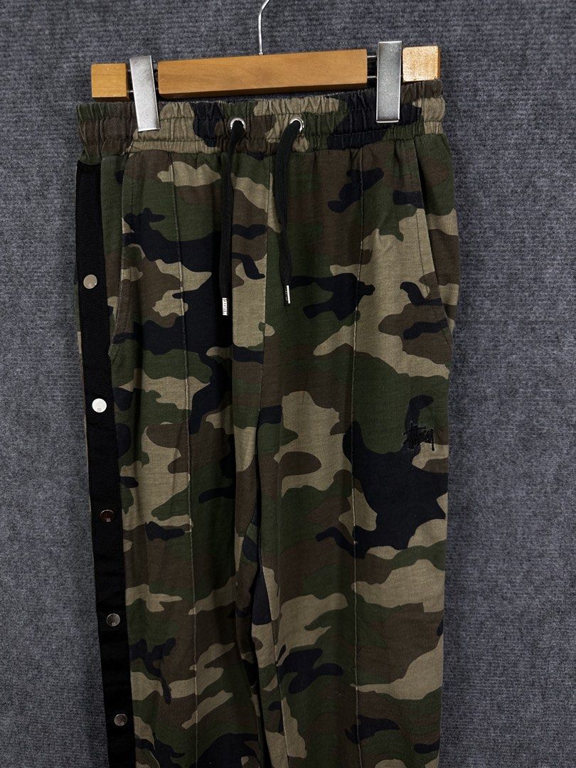 Stussy (Category: Joggers) located in Daet. Submitted by kevsquintela (Listing ID 1464400400, Image 3). Description: Stussy 💚🖤💚 Size - 30 - 32 Length - 38 Excellent .