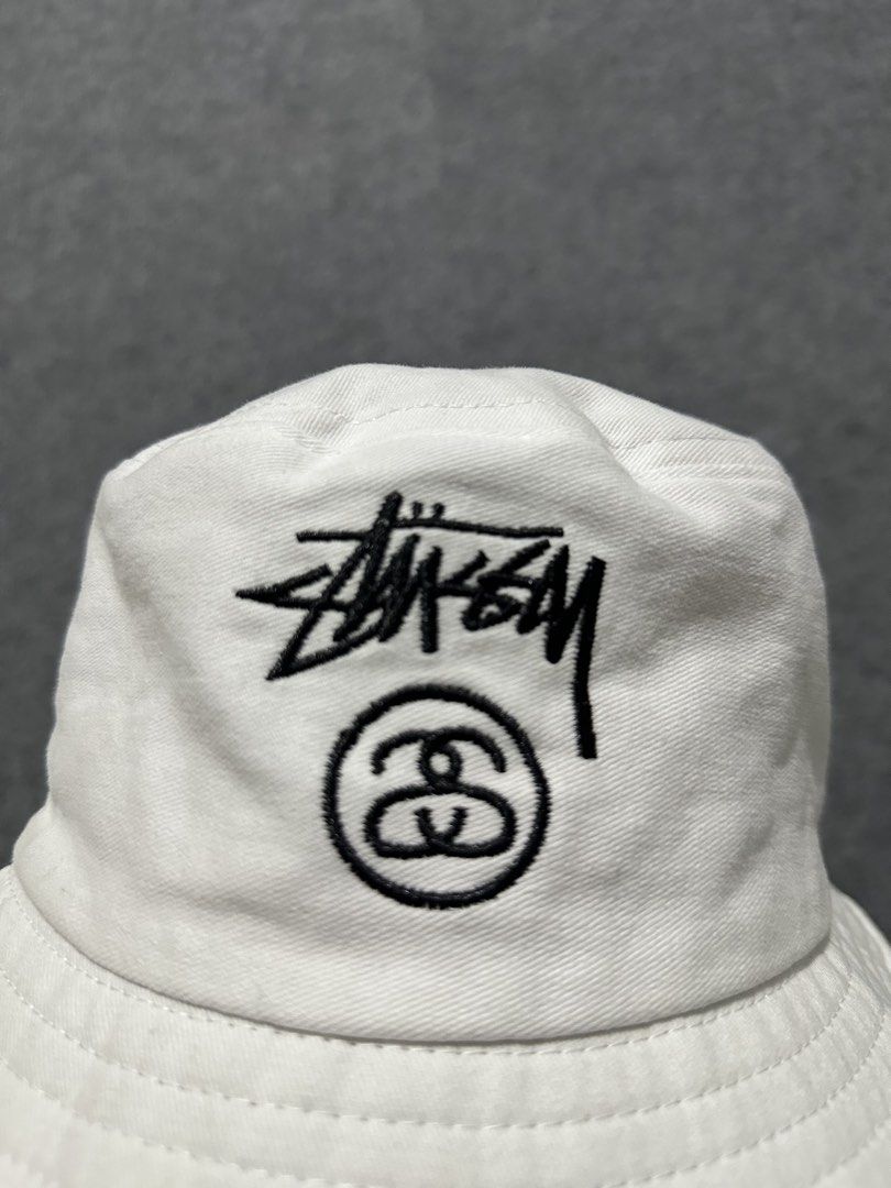 Stussy White Bucket Hat (Category: Caps & Hats) located in Villasis. Submitted by justinramosonfb (Listing ID 1464469604, Image 2). Description: - Classic white Stussy bucket hat - Features iconic embroidered Stussy logo on the front - Simple and versatile design - Ideal for sunny days or adding a streetwear vibe - Great for casual wear.