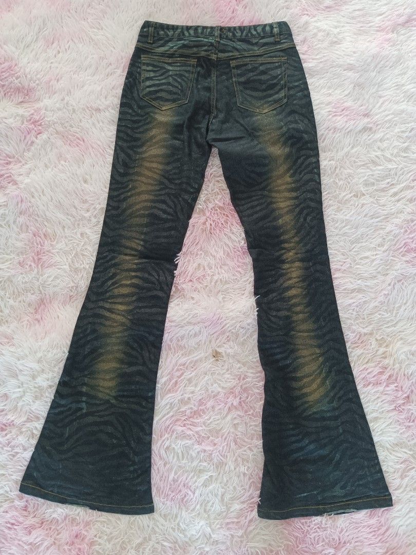 Sugar Shapes Zebra Print Flared Jeans (Category: Jeans) located in Jolo. Submitted by zah-zah (Listing ID 1464485532, Image 1). Description: - Brand: Sugar Shapes - Style: Flared Jeans - Print: Zebra print with faded gold tiger stripes - Wash: Dark wash denim - Features: Classic five-pocket design, zip fly - Fit: Dramatic flare at the bottom - Aesthetic: Perfect for Y2K or retro looks.