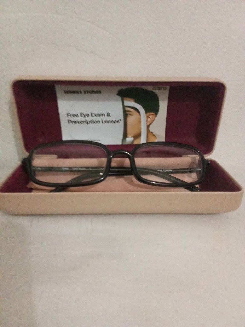 Sunnies Studios Oliver in Dark Smoke (Category: Vision Care) located in Manila. Submitted by varsier (Listing ID 1464434445, Image 3). Description: got it for ₱1,995 just kept inside a closet, only tried once for the shape but ultimately didn't use it afterwards. comes with the free eye test and case. price can be negotiable! rfs: student funds buyer shoulders df mop: bpi, gcash mod: lalamove, ggx ( j&t if possible).