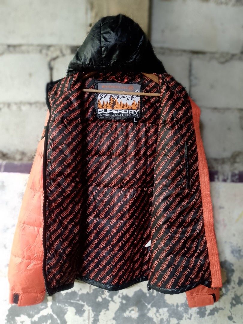 SuperDry Puffer Hoodie (Category: Coats, Jackets and Outerwear) located in Antipolo. Submitted by _justdropby.ph (Listing ID 1464494213, Image 3). Description: large on tag in good condition.