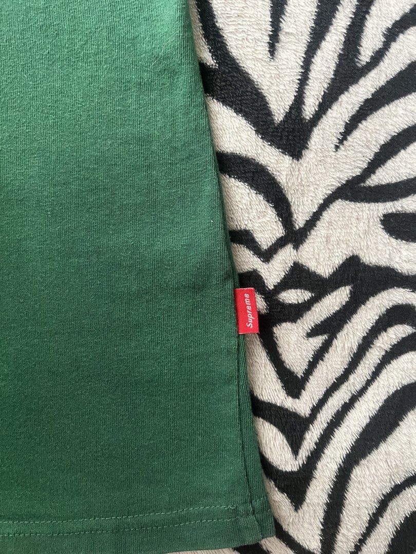 Supreme Box Logo Tee (Category: Tshirts & Polo Shirts ) located in Santo Tomas. Submitted by venpineda (Listing ID 1464358054, Image 2). Description: Size s on tag 9.5/10 color rate Length 26 Width 22.