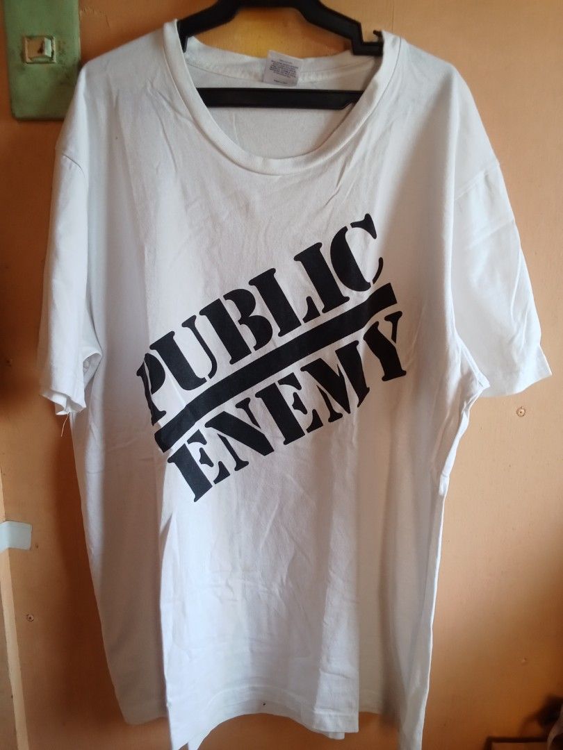 Supreme Public Enemy T-Shirt White Size M (Category: Tshirts & Polo Shirts ) located in Bacolod City. Submitted by vaststar.8be4bd (Listing ID 1464429451, Image 1). Description: - Supreme x Public Enemy Collaboration T-Shirt - Color: White - Graphic: Public Enemy logo on front, 'Blow Your Mind' on back - Material: 100% Pre-shrunk Cotton - Origin: Made in USA - Ideal for collectors and fans of Supreme and Public Enemy.