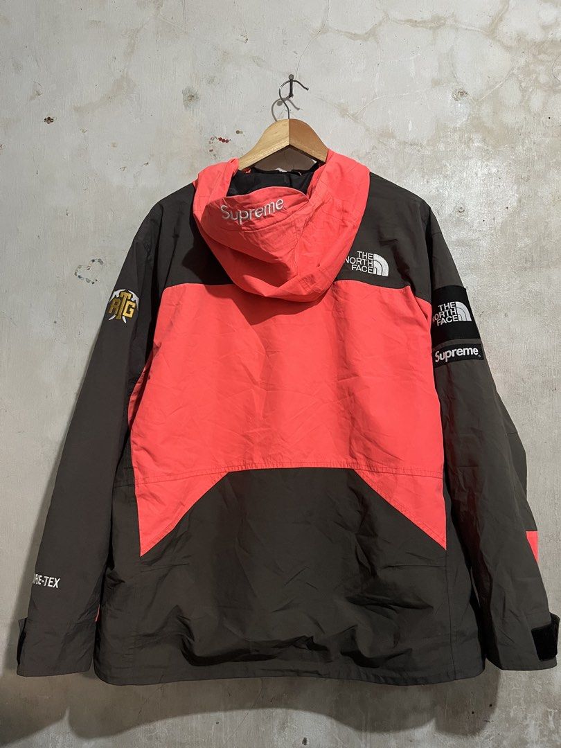 Supreme x The North Face RTG Jacket GORETEX (Category: Coats, Jackets and Outerwear) located in Santa Cruz. Submitted by youngearth.c72f95 (Listing ID 1464384262, Image 2). Description: EXCELLENT CONDITION ISSUE-MINIMAL LINTS NEED WASH XL ON TAG .