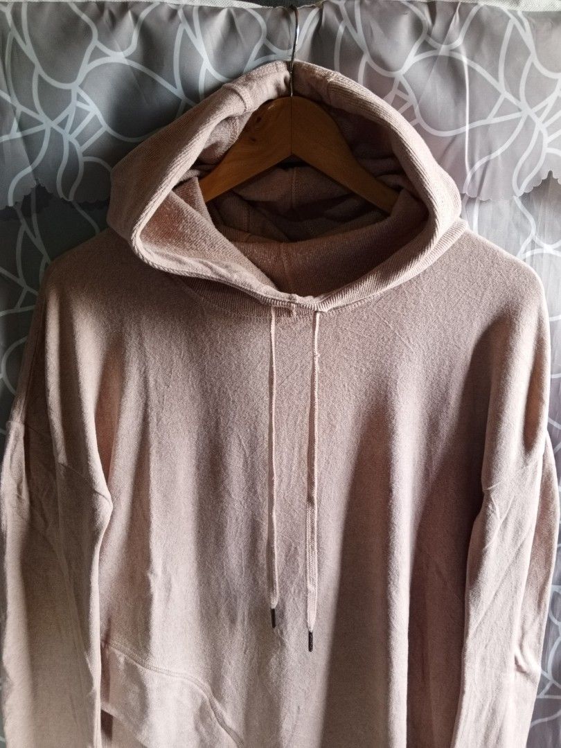 SWEATY BETTY HOODIE (Category: Others Tops) located in Taytay. Submitted by ThriftRacks (Listing ID 1464426548, Image 3). Description: Preloved/Thrifted from ukay bale Sweaty Betty hoodie Size XS on tag MOD-J&T Express/Lalamove SF shoulder by the buyer Meet up Sanjuan Elem. School Floodway Taytay Rizal only. Payment First Mode of payment-Maya/Gotyme.