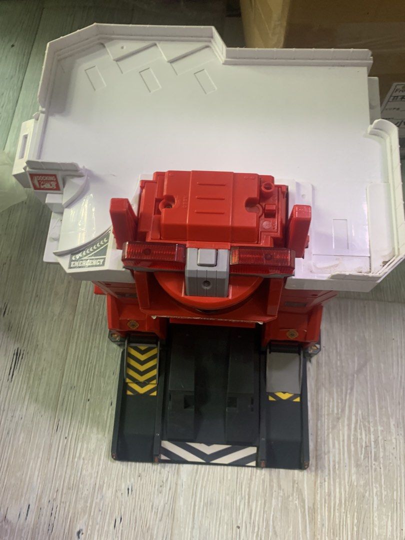 Takara Tomy Tomica World Transform Firestation (Category: Interactive Toys) located in Carmona. Submitted by bihira (Listing ID 1464374964, Image 3). Description: Takara Tomy Tomica World Transform Firestation - WYSIWYG - As is - Incomplete - Tested Working - Lights / Sounds.