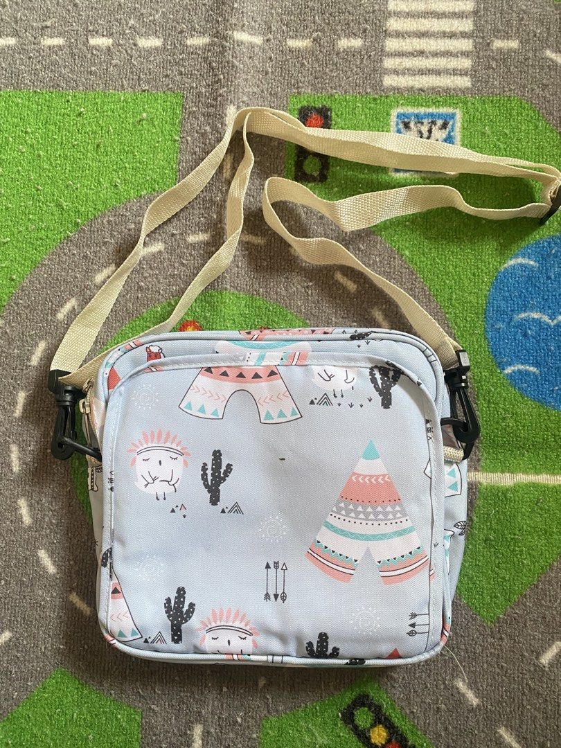 TAKE ALL 399 (Category: Diaper Bags & Wetbags) located in Manila. Submitted by qamilluxe (Listing ID 1464429650, Image 3). Description: Cars is original new/unused Disneyland tokyo (bought at tokyo disneyland) sling lunch bag used ng baby ko lalabhan lang Diaper bag is like new detachable sling so pwede siya maging organizer sa big baby bag Maayos pa lahat.