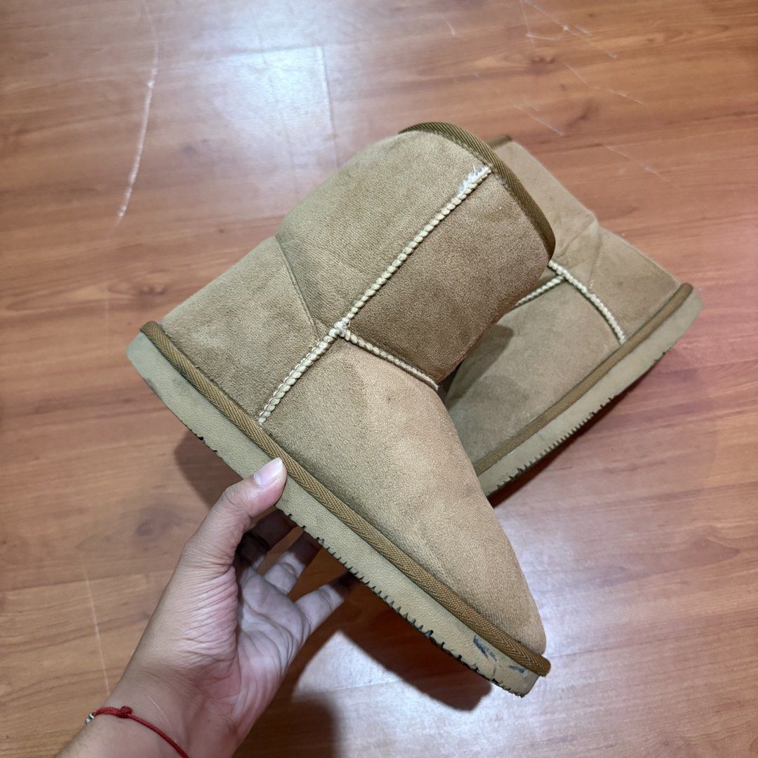 Tan sheepskin boots (Category: Boots) located in Baguio. Submitted by puss_n_boots2600 (Listing ID 1464422217, Image 2). Description: Tan sheepskin boots Size 39 Needs Cleaning.