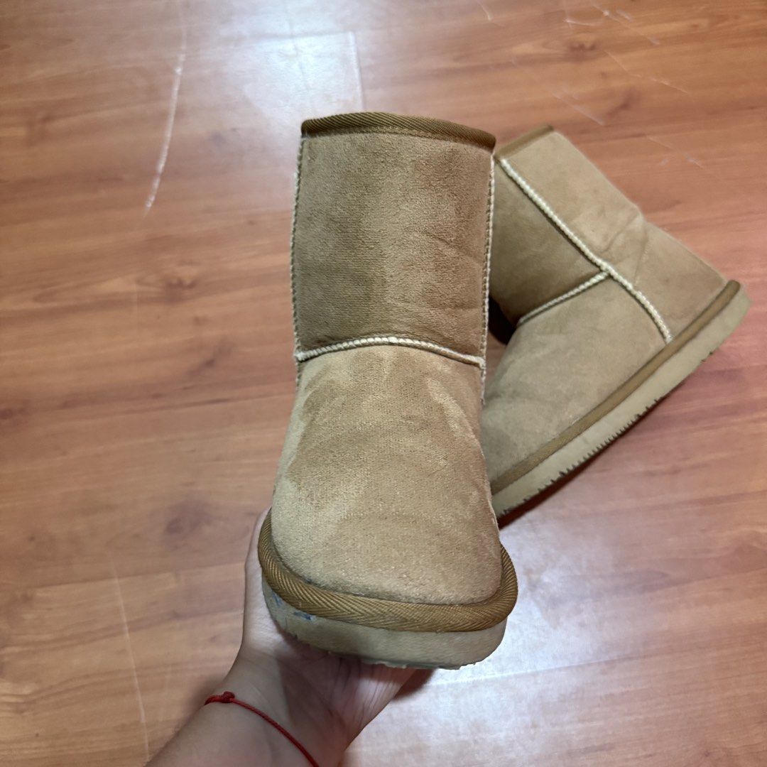 Tan sheepskin boots (Category: Boots) located in Baguio. Submitted by puss_n_boots2600 (Listing ID 1464422217, Image 3). Description: Tan sheepskin boots Size 39 Needs Cleaning.