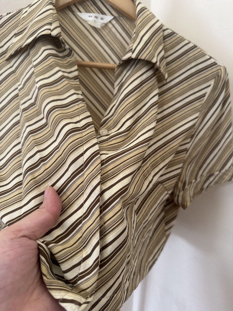 Taupe Vintage Cropped Top (Category: Blouses) located in Mexico. Submitted by studioleraph (Listing ID 1464408811, Image 2). Description: 🛍️ Perfect for your personal wardrobe 🫶 👗 The actual item being sold is the original garment shown in the product photos. Small differences in fit, drape, color, texture, or details may occur. 💌 Condition: • Preloved; Please wash the items before wearing. • Please manage expectations as these are vintage/pr
