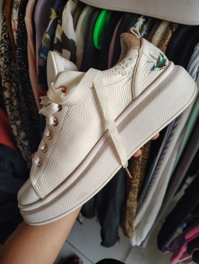 Ted baker sneakers (Category: Sneakers) located in San Carlos. Submitted by fashiondesancarlos05 (Listing ID 1464459356, Image 2). Description: .