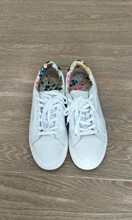 （分類：）位於 。 由 moving.sale. 提交（商品編號 1464386380，圖片 1）。簡介： 。