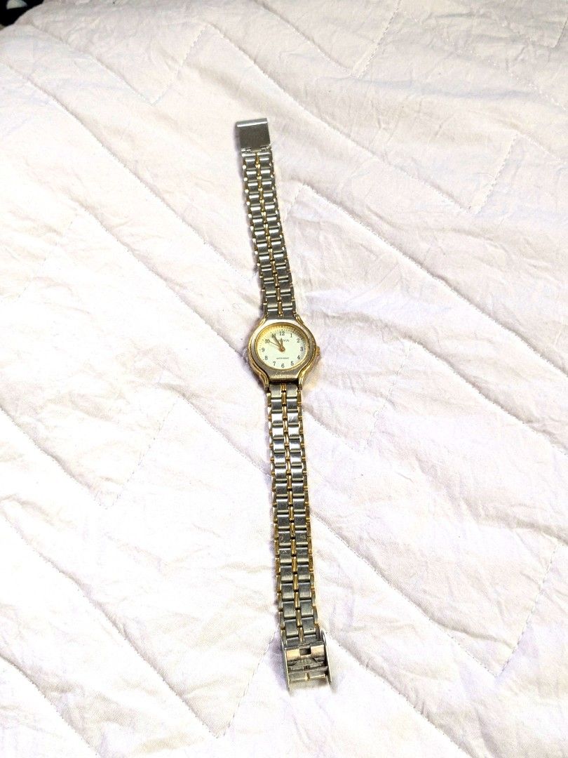 Telva Japan Vintage Watch (Category: Women's Watches) located in Quezon City. Submitted by nnncorner (Listing ID 1464438553, Image 1). Description: Telva Japan Two Tone Vintage Watch 100% original in presentable looking and condition no issues fits 16-18cm wrist only 1 peso coin dial size water resistant no scratches or hairlines on glass face with replacement box selling only for 1950.