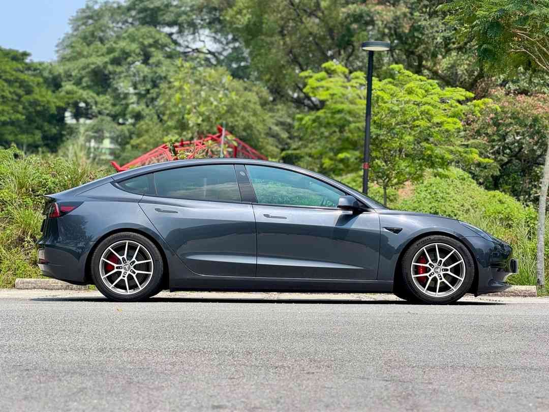 Tesla Model 3 Electric Standard Range (A) (Category: Used Cars) located in Singapore. Submitted by carbuyersclub (Listing ID 1464409160, Image 2). Description: CarBuyers Club SG #1 Tesla reseller, 500+ Google reviews, SGCM Premium Dealer 2026! Massive cash rebate of $17k to grab at the end of COE! Vehicle is equipped with 8 years battery warranty from Tesla till Dec 2029 for absolute piece of mind. Why pay more for petrol when you get so much mor