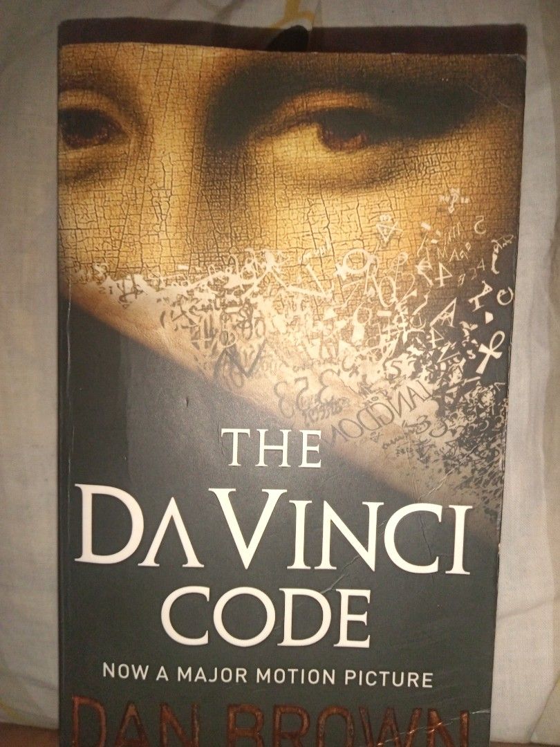 The Da Vinci Code by Dan Brown (Category: Storybooks) located in San Carlos City. Submitted by sweetfurie (Listing ID 1464462966, Image 1). Description: - The Da Vinci Code by Dan Brown - Features the iconic cover art - Edition notes it's now a major motion picture - Ideal for fans of thrillers and mysteries.