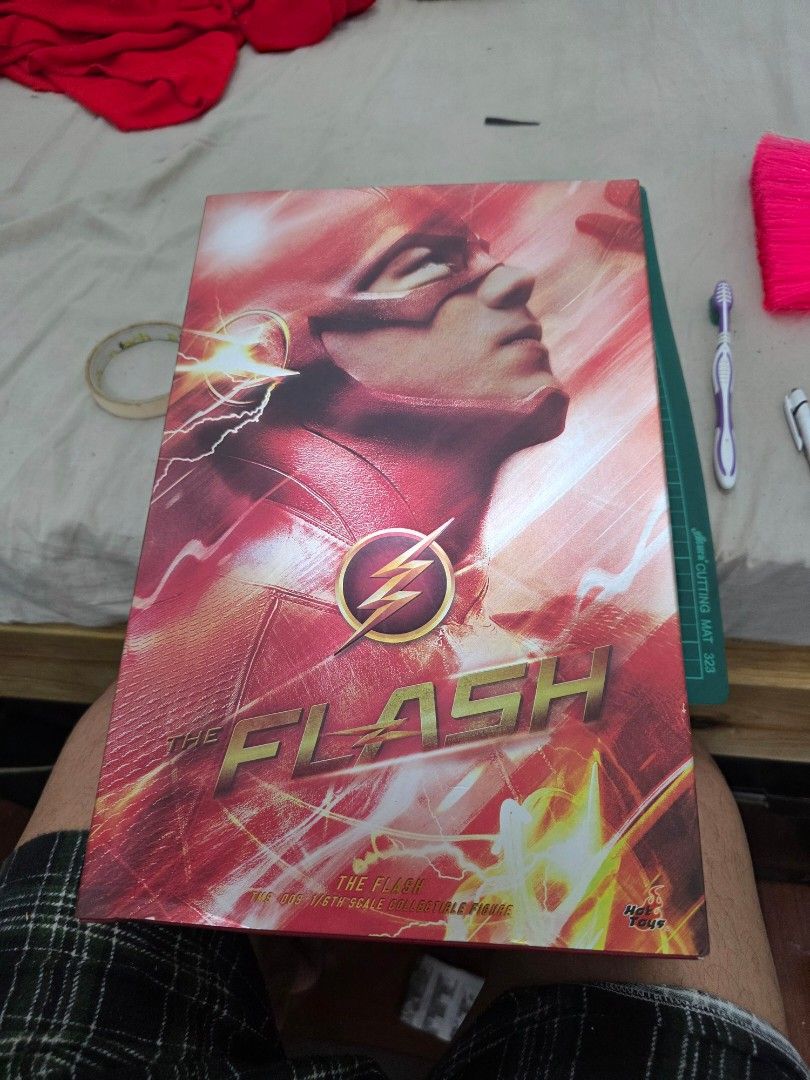 THE FLASH CW (Category: Figurines & Statues) located in Manila. Submitted by everyallmustgo (Listing ID 1464555369, Image 1). Description: NEGOTIABLE.