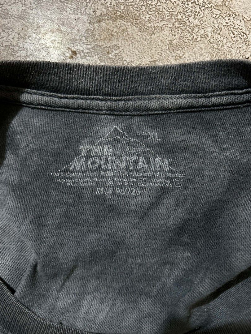 The Mountain Black Labrador Dog Face (Category: Tshirts & Polo Shirts ) located in Bayombong. Submitted by hc_apparel0124 (Listing ID 1464398684, Image 2). Description: XL ON TAG BUT FITS TO 3-4XL OVERSIZED.