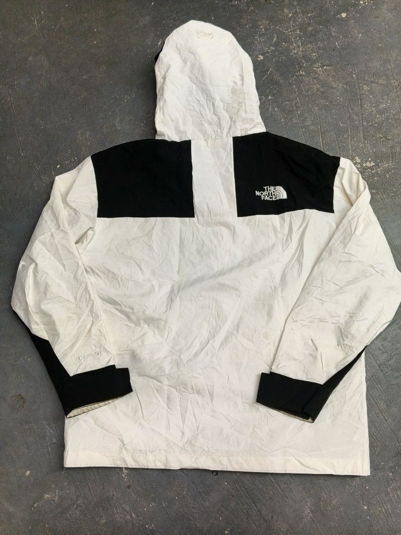 The North Face DryVent Mono Mountain Jacket (Category: Coats, Jackets and Outerwear) located in Daraga. Submitted by trippythrifter (Listing ID 1464451960, Image 2). Description: 25 width 28.5 length need dry cleaning.