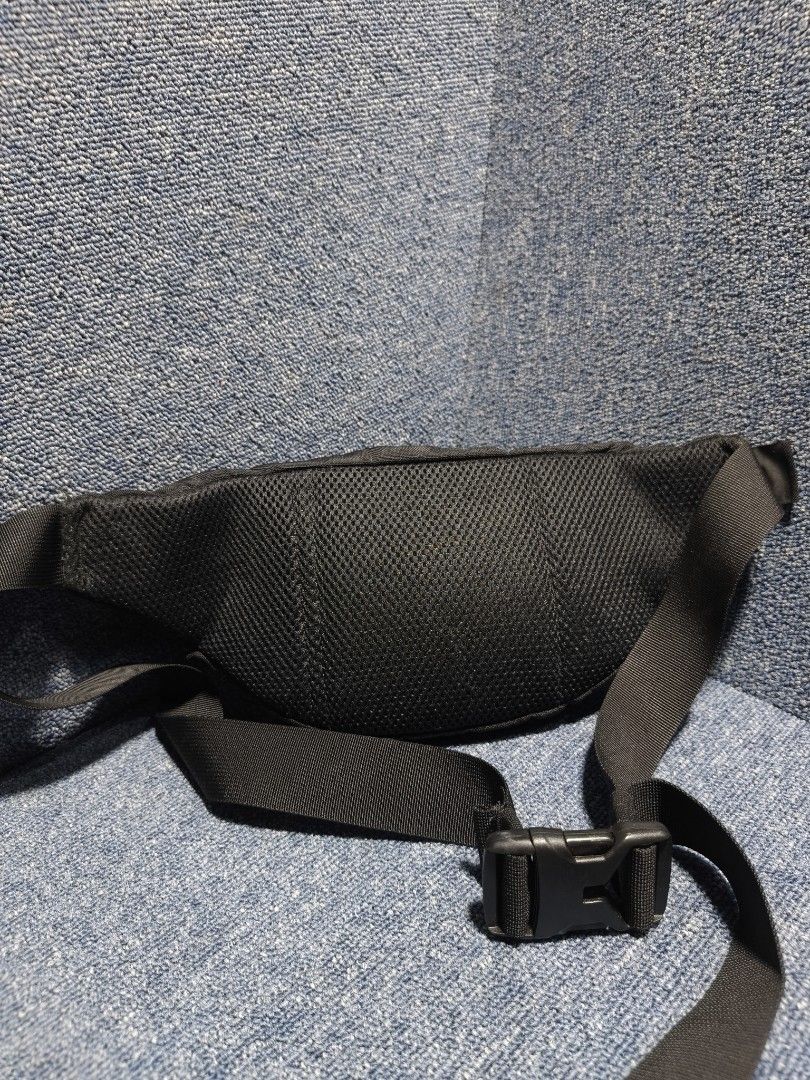 The North Face Explore Hip Pack (Category: Belt bags, Clutches and Pouches) located in Camalaniugan. Submitted by thrifter10 (Listing ID 1464503482, Image 3). Description: .