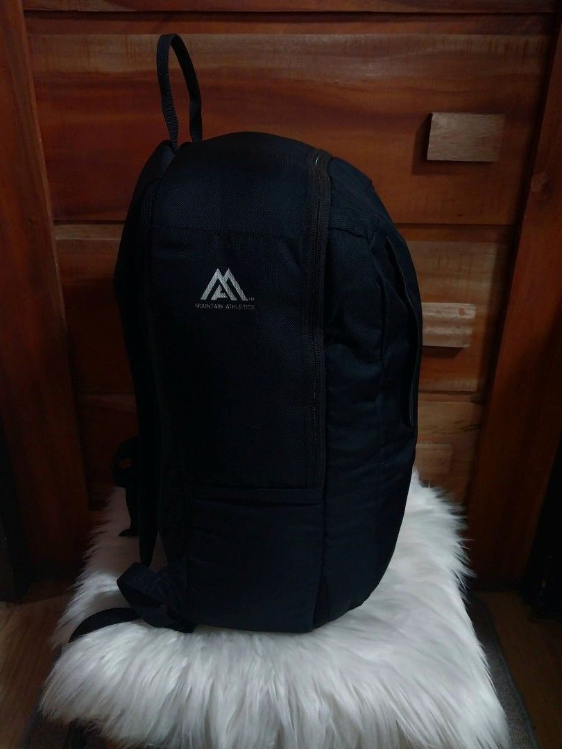 THE NORTHFACE BACKPACK (Category: Backpacks) located in Cagayan de Oro. Submitted by lj100614 (Listing ID 1464489887, Image 2). Description: regular size.