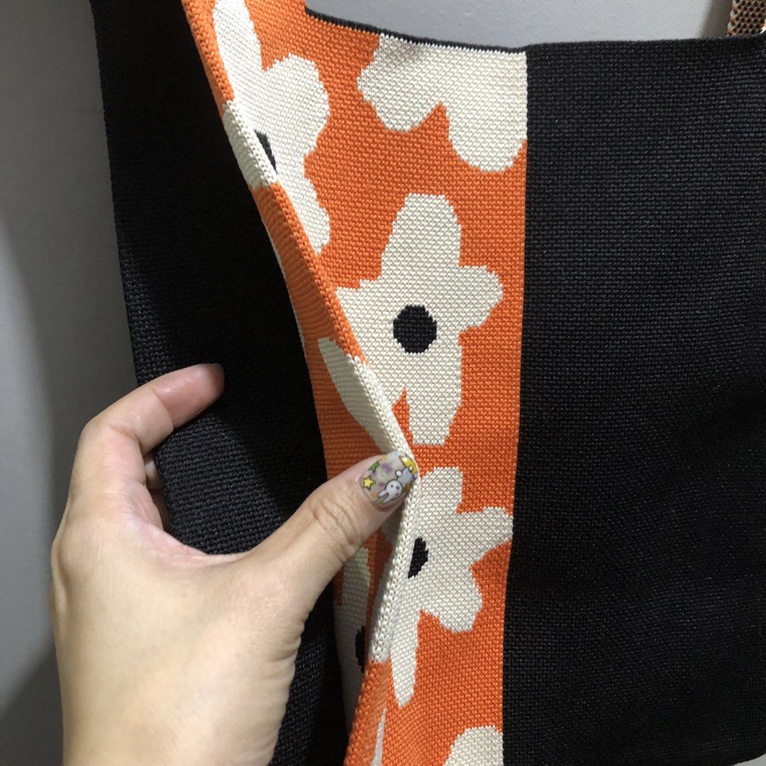 Thick Knot Hand Bag (Category: Tote Bags) located in Quezon City. Submitted by kitsune.treasures (Listing ID 1464412850, Image 2). Description: *First to pay policy! *1 day reservation only. Failure to pay on time, auto cancel. 📍Quezon City * MOD: J&T | Lalamove * MOP: GCASH | BPI 📦ON HAND AND READY TO SHIP! CONDITION: WHAT YOU SEE IS WHAT YOU GET. Dimensions: Kindly check the photos for the actual measurements. Please check all the photos for 