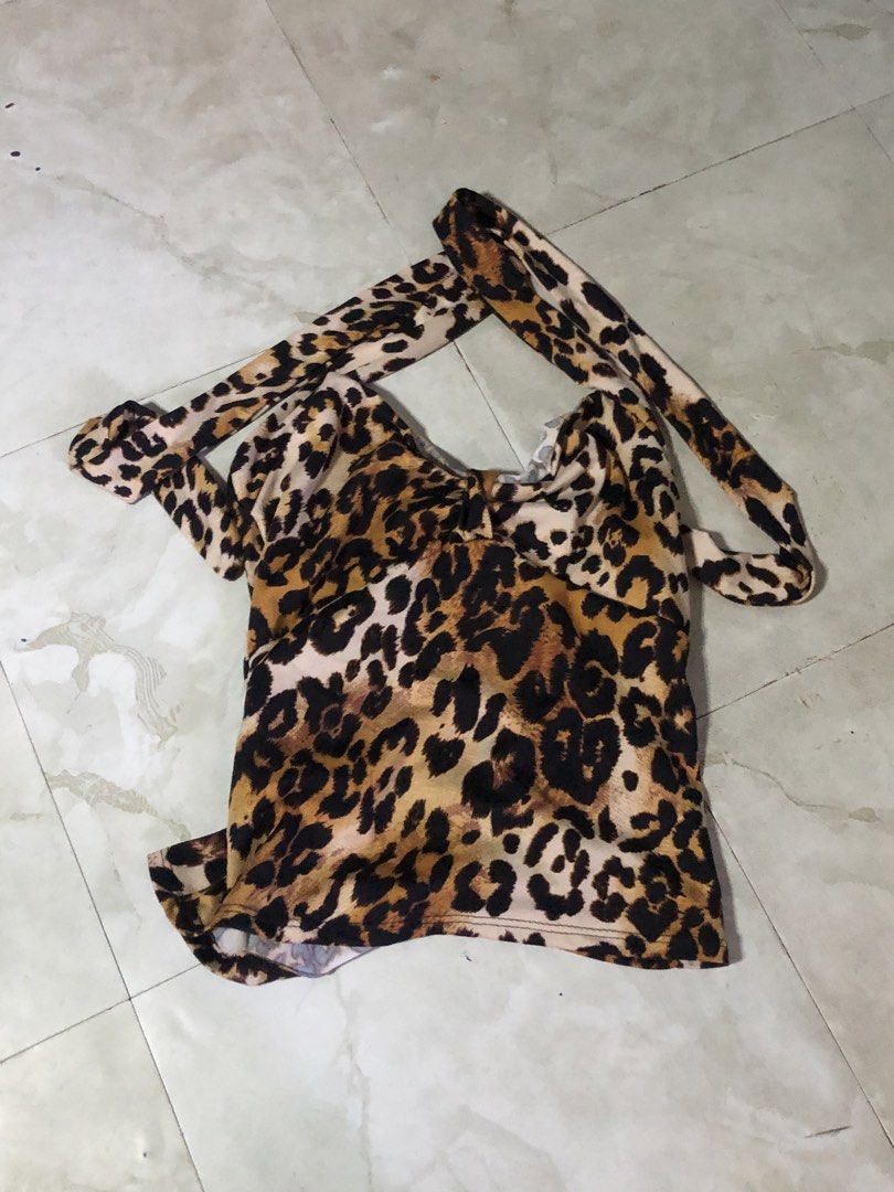 Tiger printed top (Category: Others Tops) located in Manila. Submitted by cherub._. (Listing ID 1464570018, Image 1). Description: note: there is a small hole.