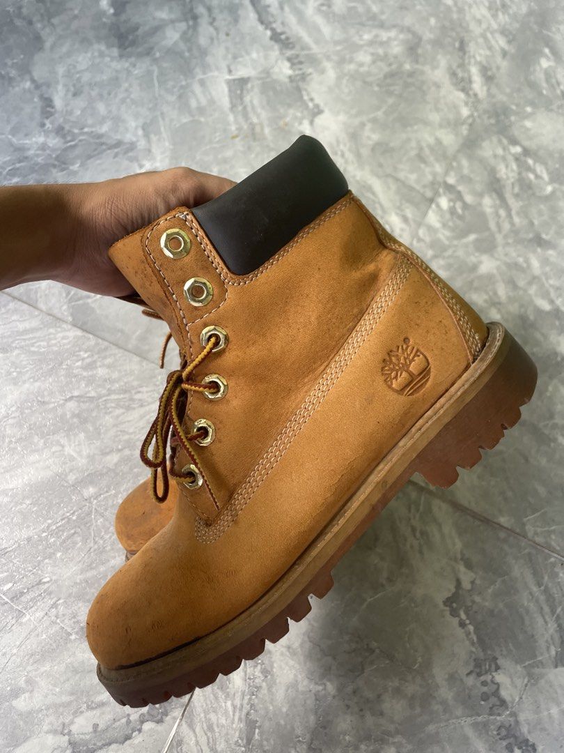 TIMBERLAND (AUTHENTHIC) 37.5 (Category: Casual Shoes) located in Manila. Submitted by gelo.vbz (Listing ID 1464496671, Image 3). Description: - Classic tan Timberland boots - Lace-up style with padded collar - Durable rubber sole - Shows some signs of wear (toe/sides), but plenty of life remaining - Great for everyday wear.